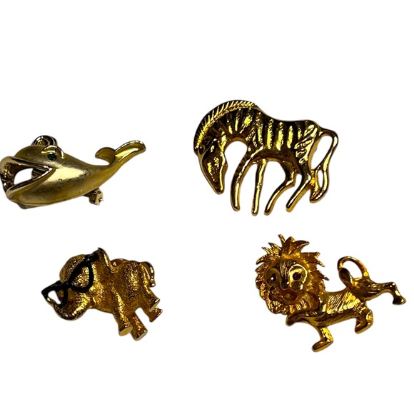 Vintage Jewelry - Vintage set of 4 Gold Tone animal themed brooches/pin Zebra,Lion,Whale,Elephant‎
